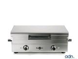 une image d'un grille-pain four sur fond blanc