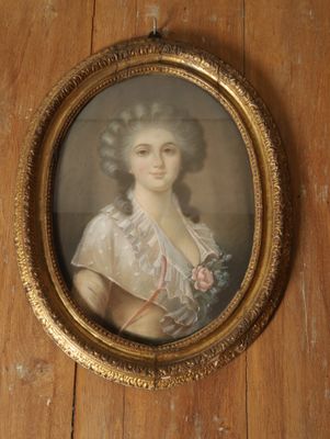 tableau représentant une femme en robe blanche, un bouquet à la main