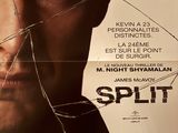 L'affiche du film *Split* représente un gros plan du visage d'un homme et des morceaux de verre brisé.