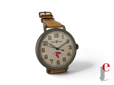 une image d'un gros plan d'une montre-bracelet sur un fond blanc