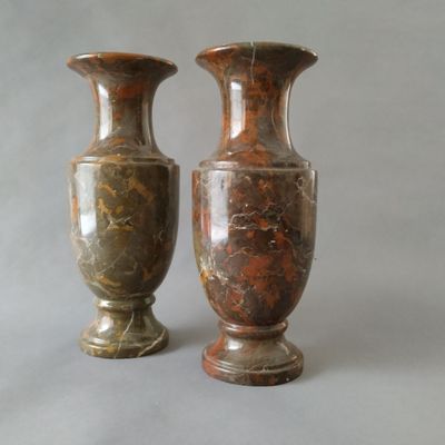 Paire de vases en marbre veiné, XIXe - Photo 1