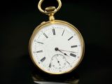une montre de poche en or avec des chiffres romains sur le cadran
