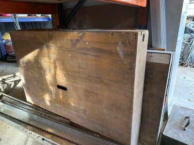 2 tables à tapisser en bois Lot vendu sur désignation - Récu…