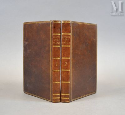 un vieux livre composé de deux pages, posé sur une table