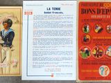 deux livres sont posés l'un à côté de l'autre sur une table