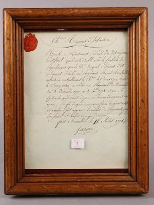 une photographie encadrée représentant un morceau de papier sur lequel figure un cachet de cire rouge