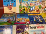 un grand nombre de livres posés sur une table