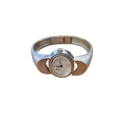 a silver watch that is sitting on a silver ring