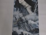 L'affiche du film « Master and Commander » est accrochée au mur.
