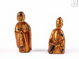 paire de figurines en or représentant un moine et un moine assis