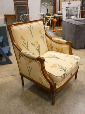 a chair that is sitting in the middle of a room