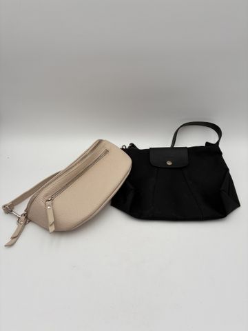 LONGCHAMP – Sac en toile et cuir noir. Joint un sac en cuir blanc