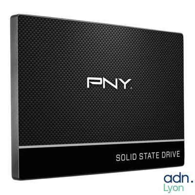 un gros plan d'un disque dur sur lequel figure le mot « pny »