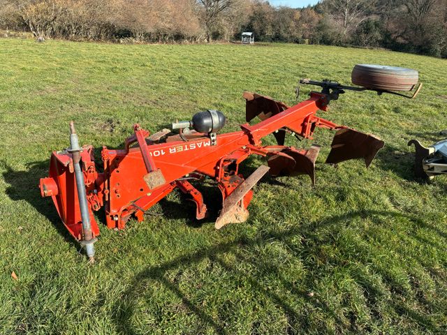 Charrue HUARD Master 100 3NS de 2003, 3 socs