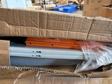 une boîte en carton contenant un ordinateur portable