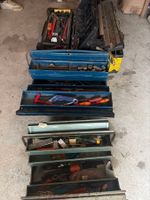 Un lot de 4 caisses à outils, de testeurs électriques, outil…