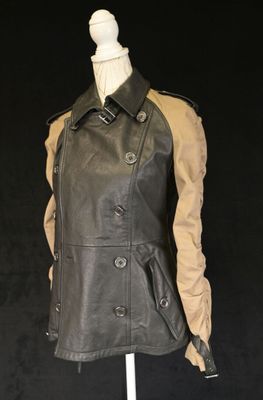 veste en cuir sur un mannequin mannequin mannequin mannequin mannequin mannequin mannequin mannequin mannequin mannequin mann