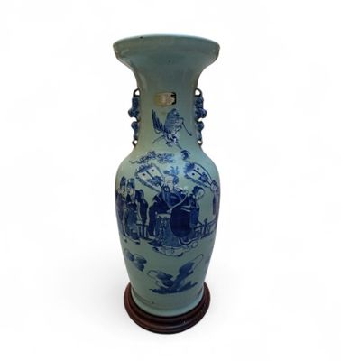 Important vase en porcelaine à décor blanc bleu de pe… - Photo 1