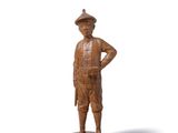 figurine en bois représentant un homme coiffé d'un chapeau