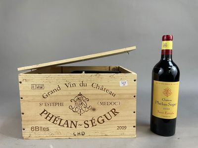 un coffret en bois contenant une bouteille de vin