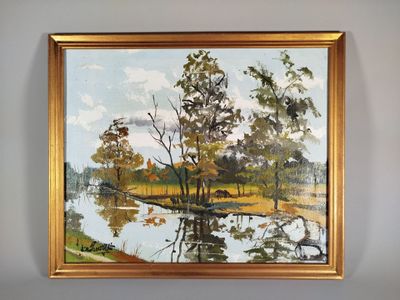 une image représentant un tableau représentant une rivière et des arbres, dans un cadre doré