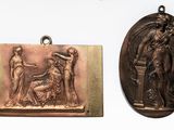 deux médaillons anciens en bronze représentant une femme et un homme