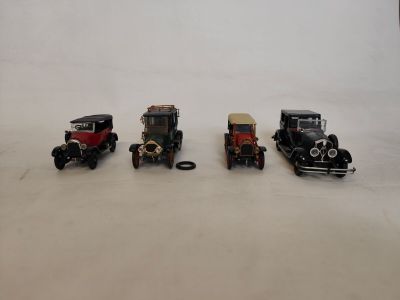 RIO : Lot de 7 miniatures Auto 1/43ème et 1 RAMI. Les boîtes…