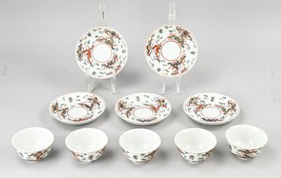 service à thé en six pièces en porcelaine chinoise, comprenant des tasses et des soucoupes