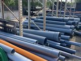 a lot of pipes that are sitting in the grass