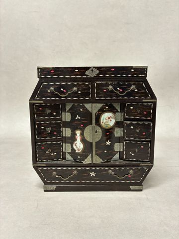 Coffret à bijoux ou petit cabinet de forme hexagonale en bois noi