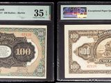 Trois types différents de billets de banque sont exposés dans une vitrine.