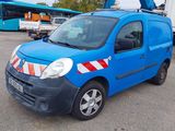 une camionnette bleue garée dans un parking