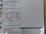 une photo d'un document posé sur un bureau, sur lequel se trouve une calculatrice