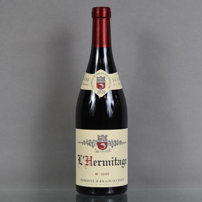 une bouteille de vin posée sur une table