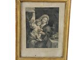 un vieux dessin en noir et blanc représentant une femme tenant un bébé dans ses bras