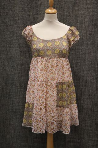 CHRISTINA – Robe à fleurs. Taille : 6 
