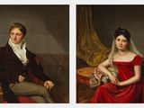 deux tableaux représentant un homme et une femme assis sur un canapé