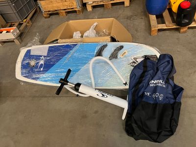 M11: "surf gonflable o'neill 5'8 avec accessoires, neuf"