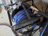 a hose that is connected to a blue hose