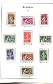 une image d'une collection de timbres sur une table