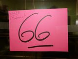 un post-it rose sur lequel est inscrit le chiffre 66