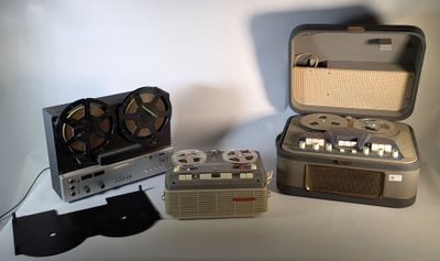 Lot comprenant : un magnétophone Philips EL3536 à tubes 1960…