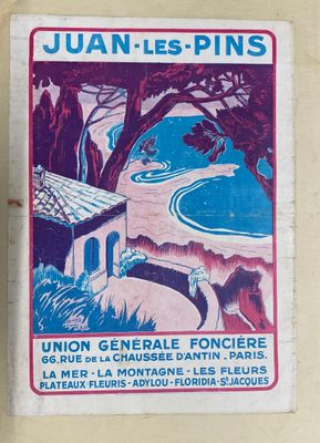 une vieille affiche de voyage française accrochée au mur d'un immeuble