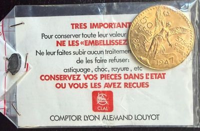 une photo d'une pièce de monnaie qui se trouve dans un sachet en plastique