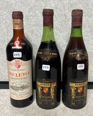 trois bouteilles de vin posées les unes à côté des autres sur un plan de travail
