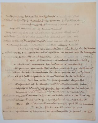 une feuille de papier sur laquelle on peut écrire, posée sur une table