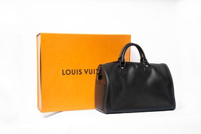 Sac à main Louis Vuitton en cuir noir avec sa boîte