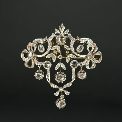 a gold and diamond broochle
