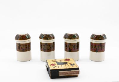 STOCKER : Quatre pots à condiments, années 1960 : H : 9 cm