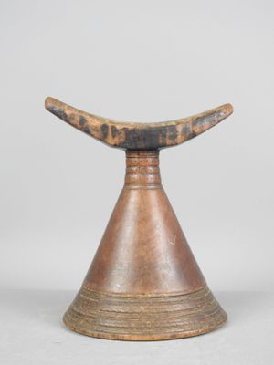Appui-nuque sur pied conique, KAFFA, Ethiopie.
